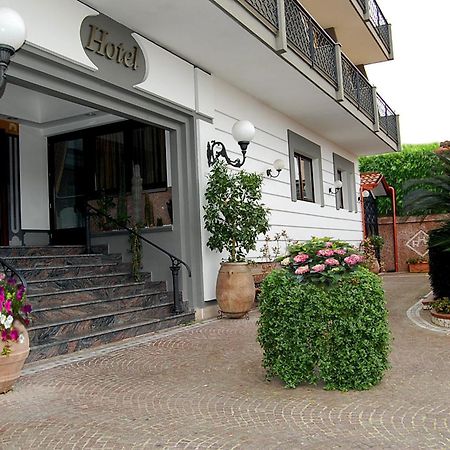 Hotel Ristorante Donato Calvizzano Exteriör bild