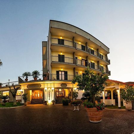 Hotel Ristorante Donato Calvizzano Exteriör bild