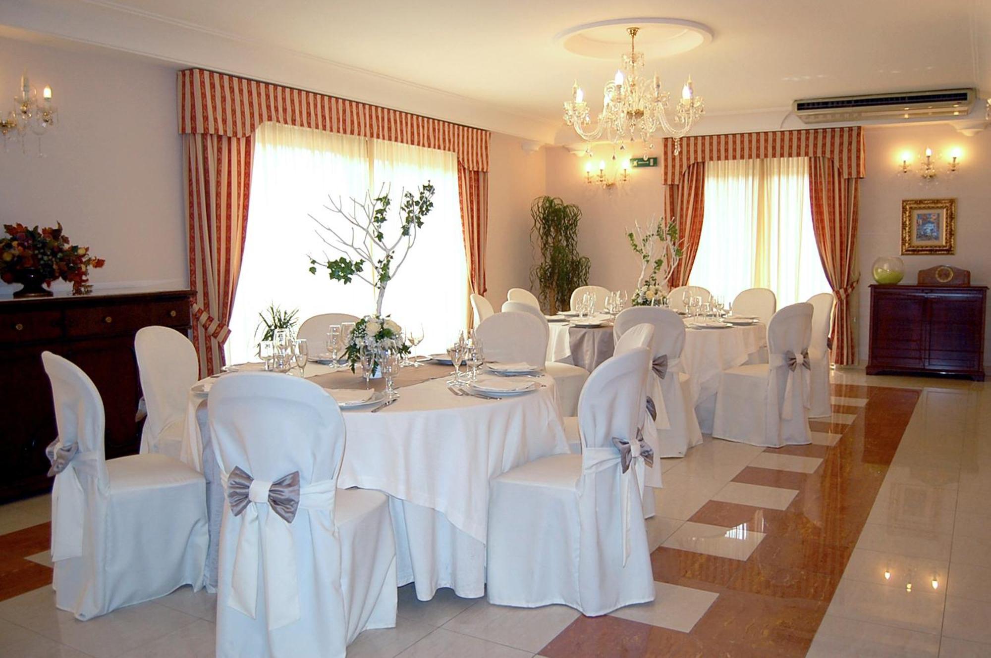 Hotel Ristorante Donato Calvizzano Exteriör bild