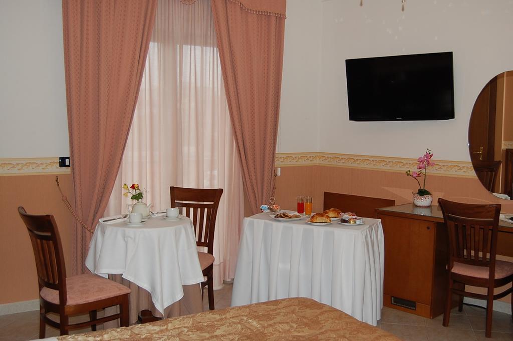Hotel Ristorante Donato Calvizzano Exteriör bild