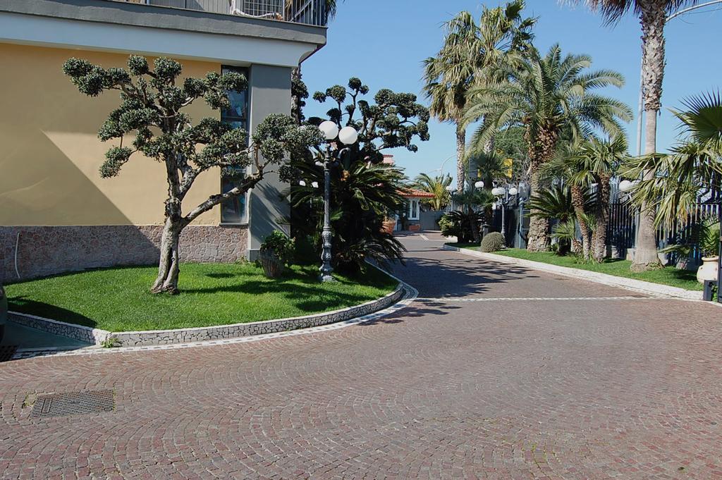 Hotel Ristorante Donato Calvizzano Exteriör bild