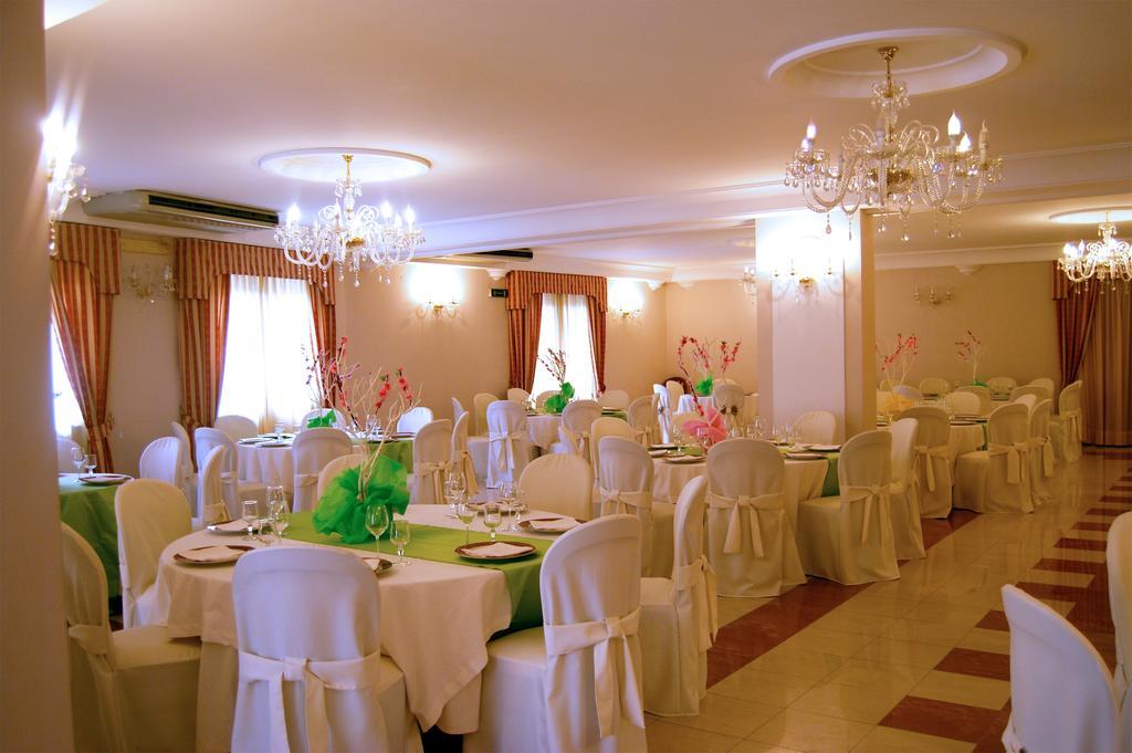 Hotel Ristorante Donato Calvizzano Exteriör bild
