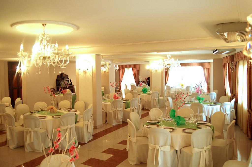 Hotel Ristorante Donato Calvizzano Exteriör bild