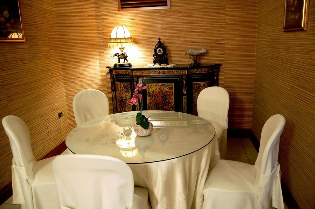 Hotel Ristorante Donato Calvizzano Exteriör bild