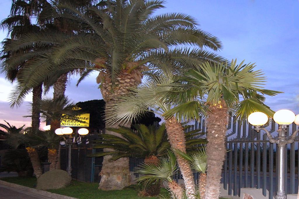 Hotel Ristorante Donato Calvizzano Exteriör bild