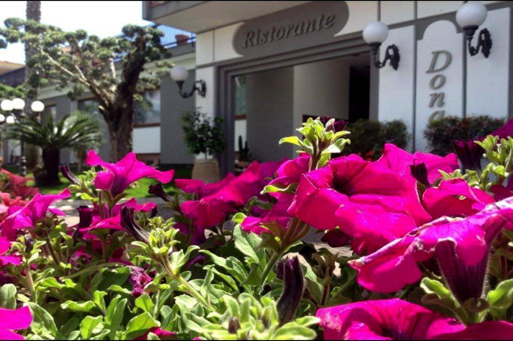 Hotel Ristorante Donato Calvizzano Exteriör bild