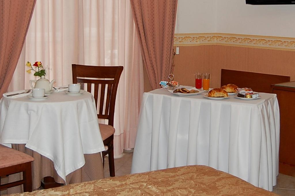 Hotel Ristorante Donato Calvizzano Exteriör bild