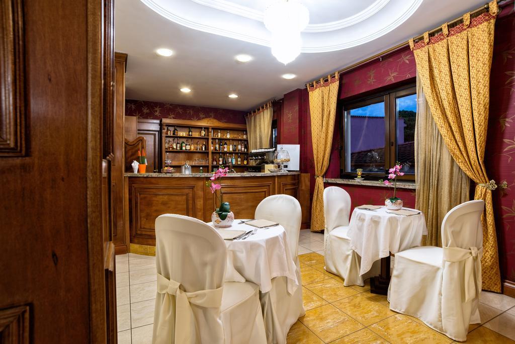 Hotel Ristorante Donato Calvizzano Exteriör bild