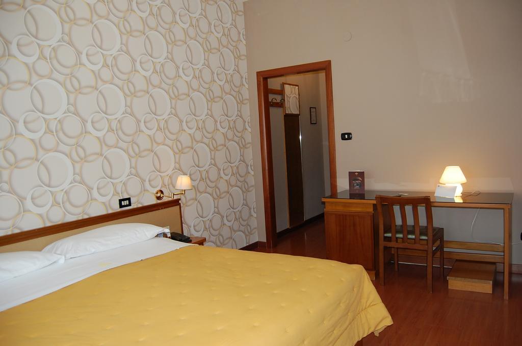 Hotel Ristorante Donato Calvizzano Exteriör bild