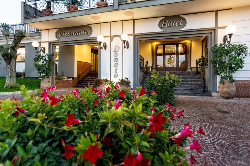 Hotel Ristorante Donato Calvizzano Exteriör bild